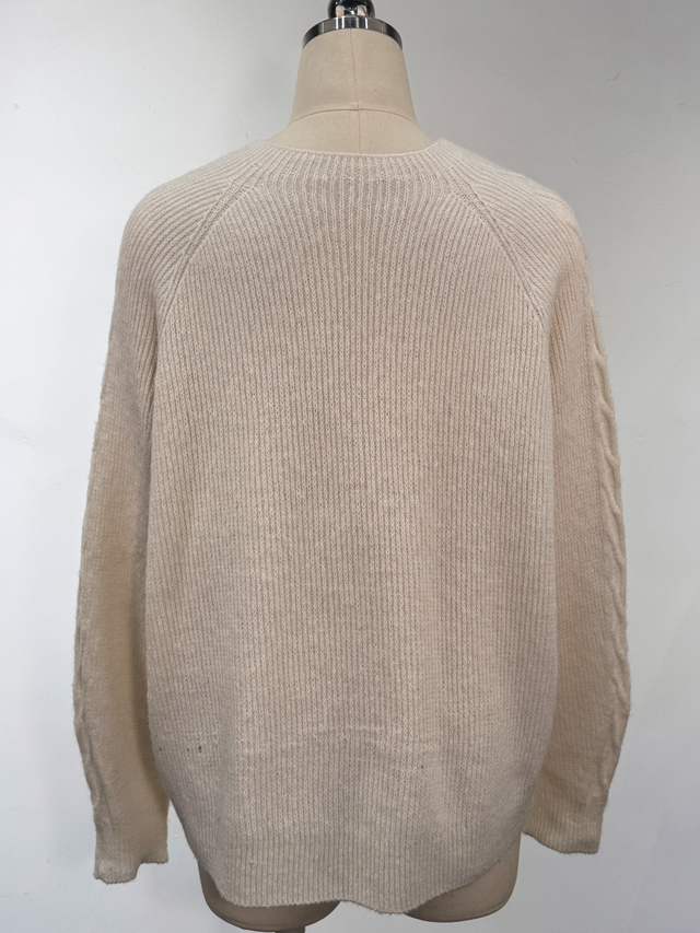 Seamless Knit V-neck Pullover