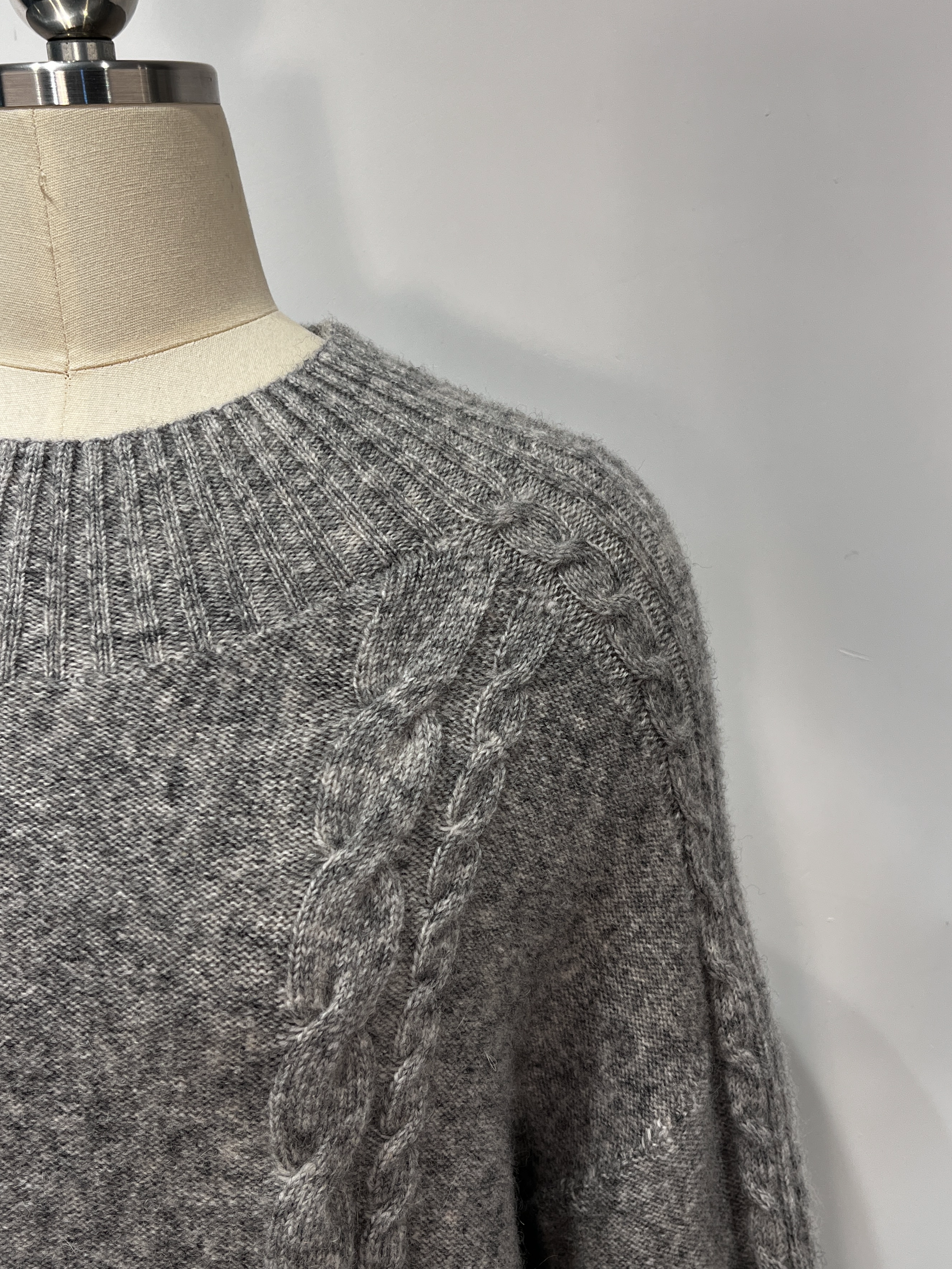 Blend Cable-knit Seamless Sweater