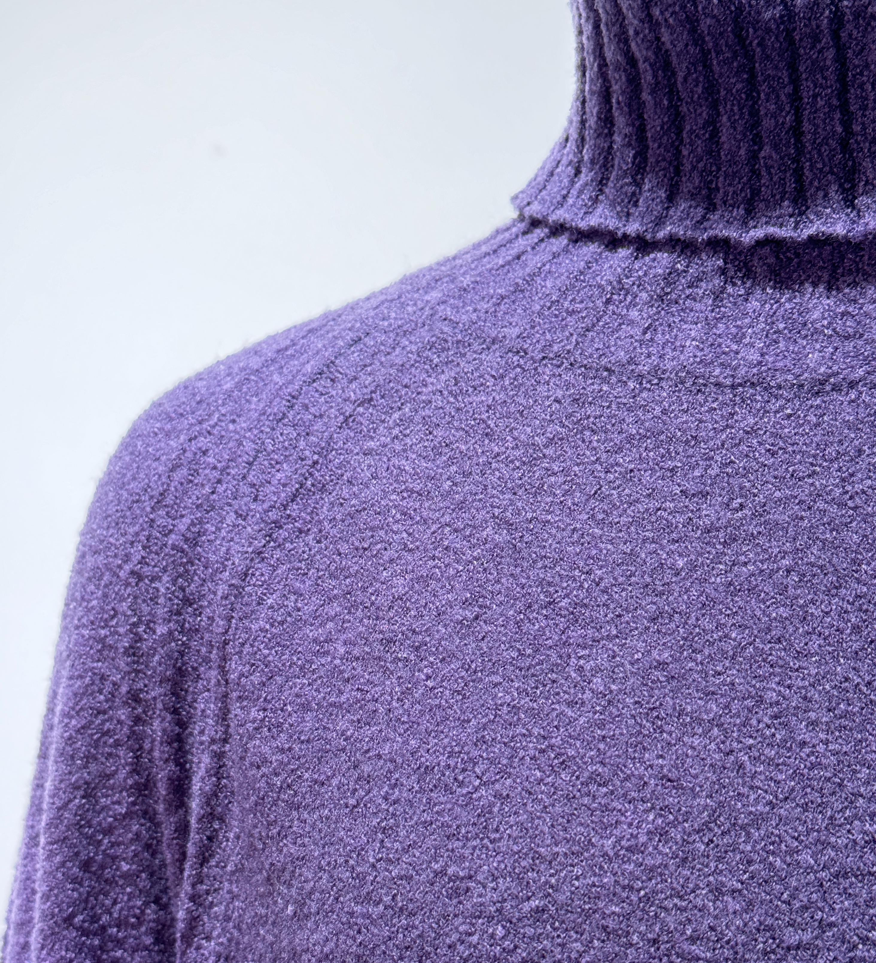 Raglan Sleeve Turtleneck Seamless Knit Pullover