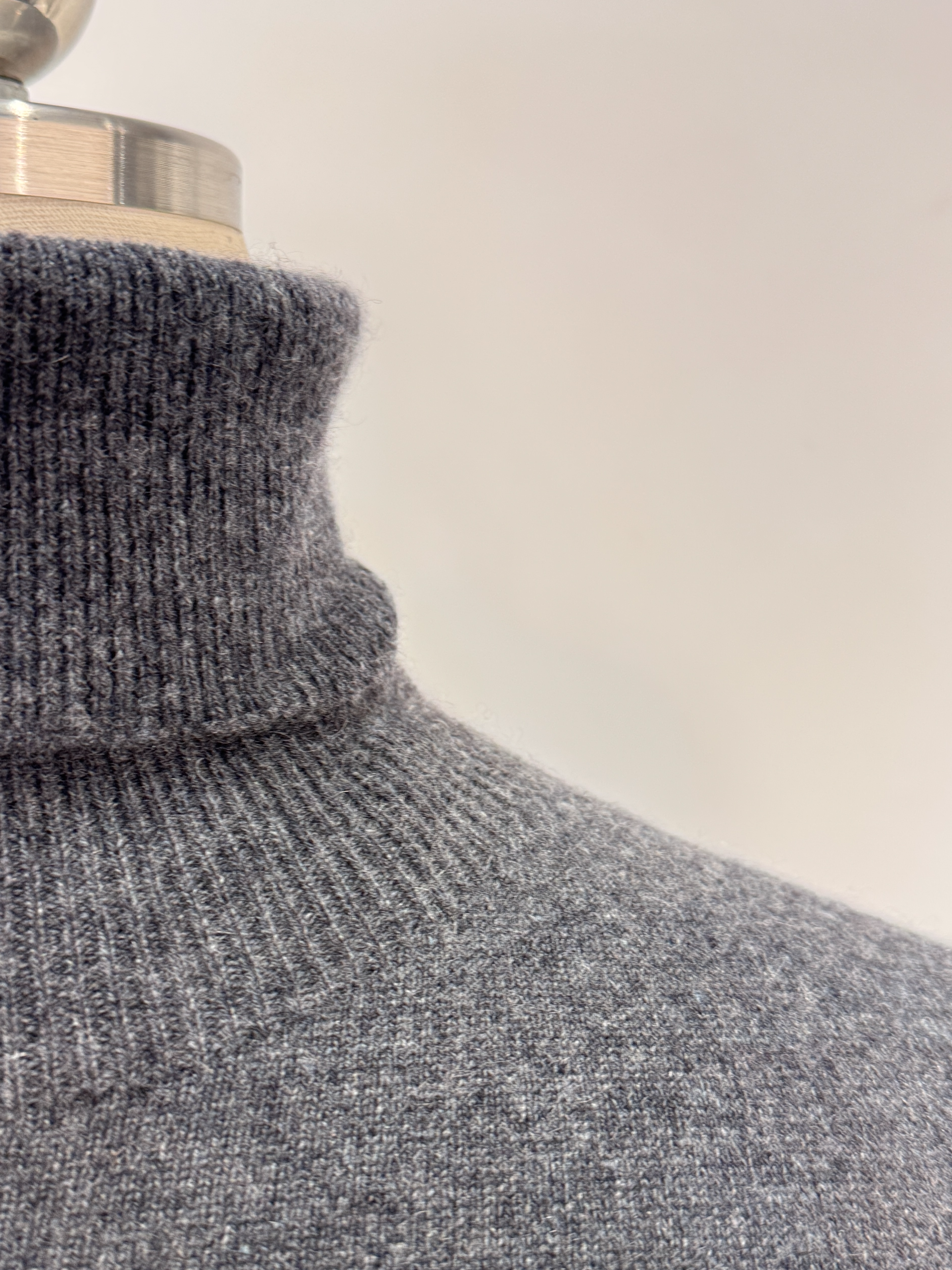100% Cashmere Women's Seamless Turtleneck Pullover