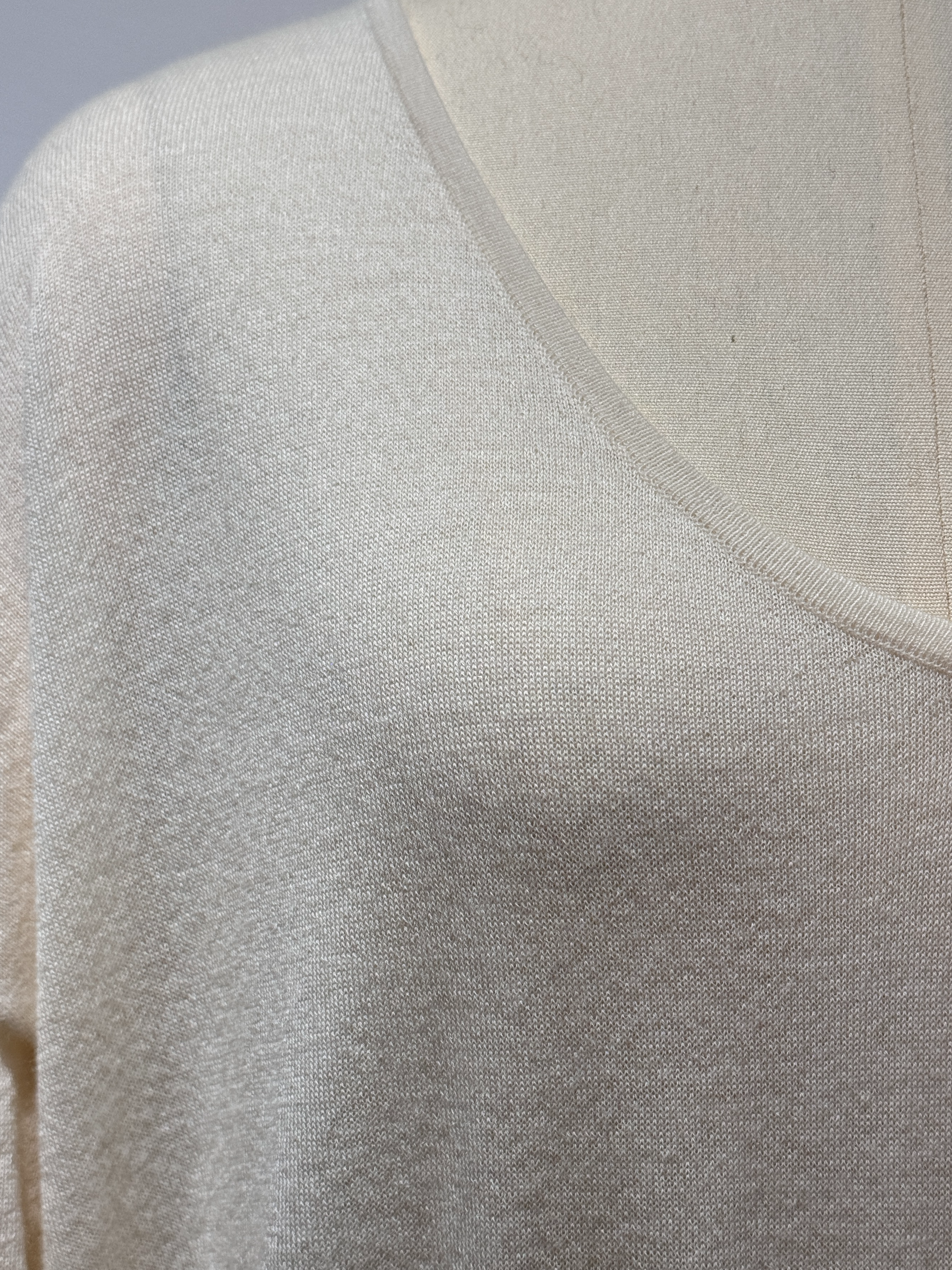 100% Cashmere Seamless V-Neck Basic Style