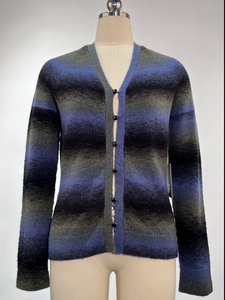 Gradientenfarbe nahtloser Strickjacke 