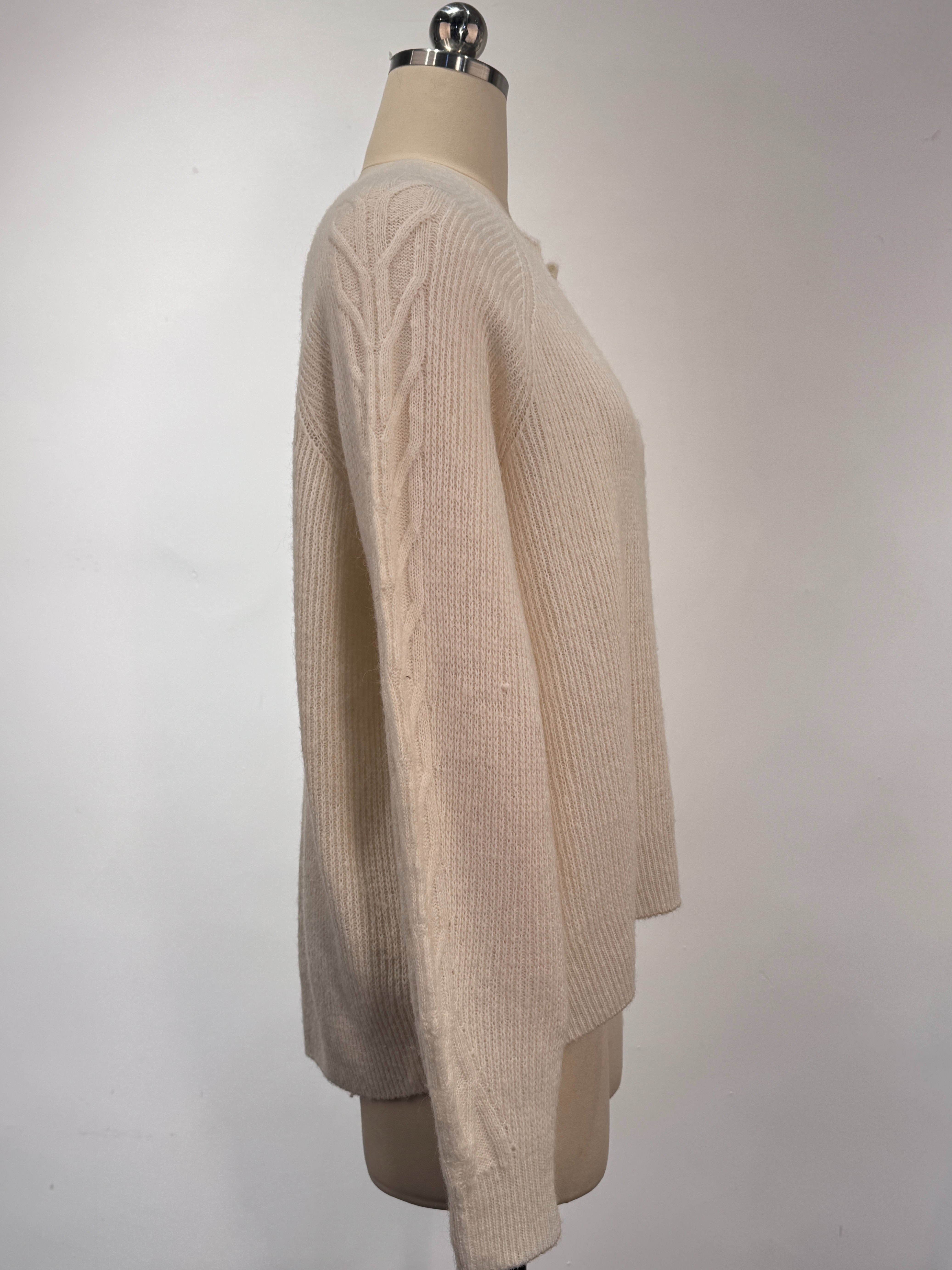 Nahtloser Strick-Pullover mit V-Ausschnitt