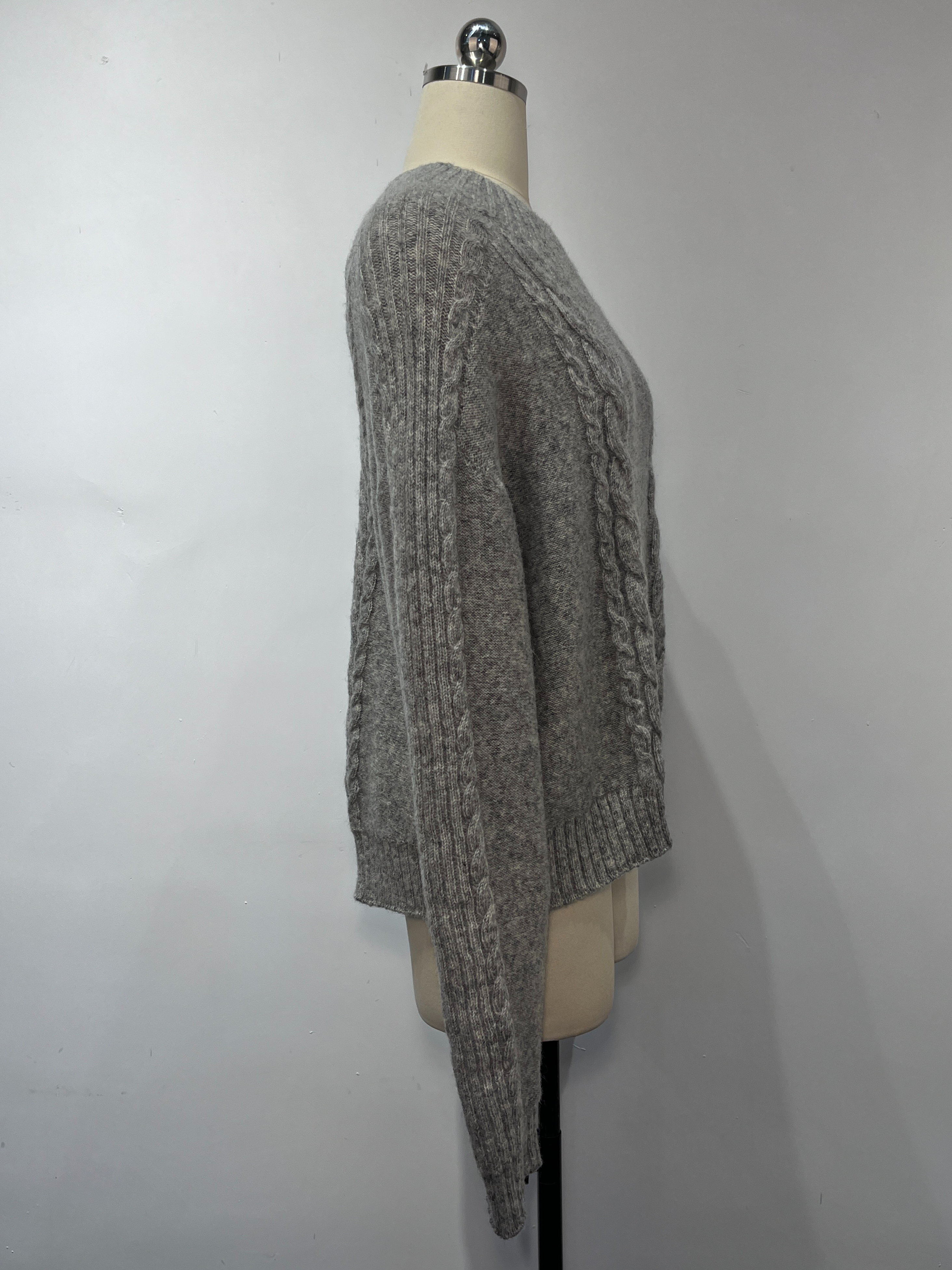 Blend Cable-knit Seamless Sweater