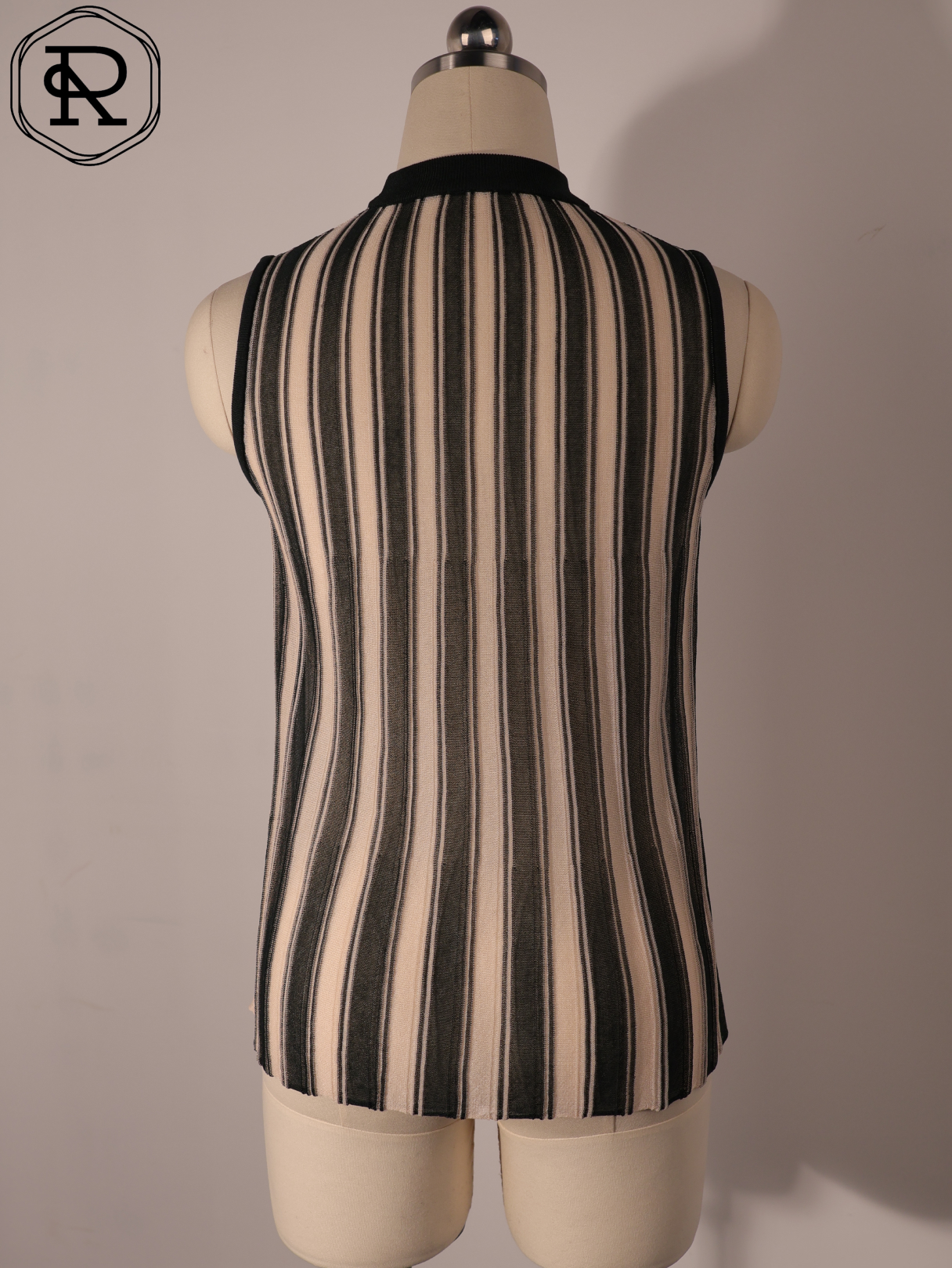 Vertikal gestreiftes Oberteil aus Pointelle-Strick mit Stehkragen
